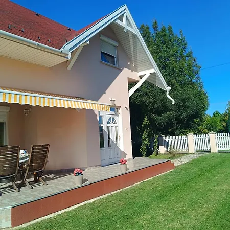 Valika Nyaraloja Balatonkersztur Διαμέρισμα Balatonkeresztúr