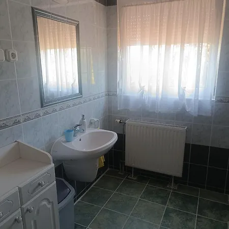 Valika Nyaraloja Balatonkersztur * Balatonkeresztúr